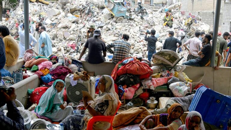 Edificio colapsa en Karachi: al menos 27 muertos tras derrumbe en Lyari