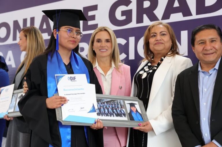 Graduación histórica en Huixquilucan: primera generación del Bachillerato de Llano Grande concluye sus estudios con éxito