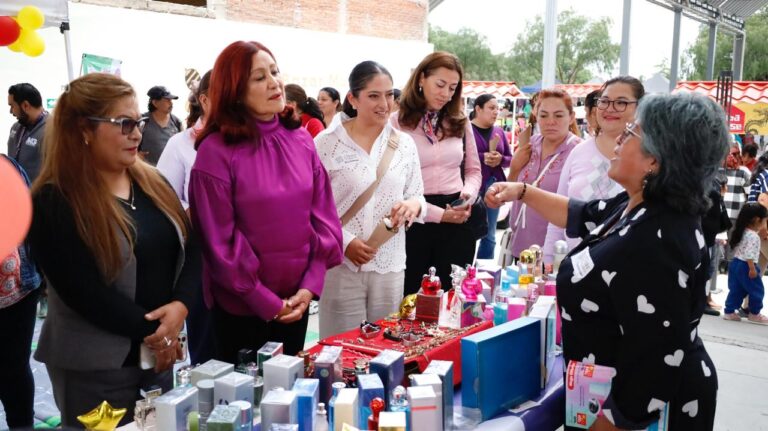 Cada puesto y cada producto representa la historia de mujeres que están construyendo una economía propia y sostenible: Rosi Wong