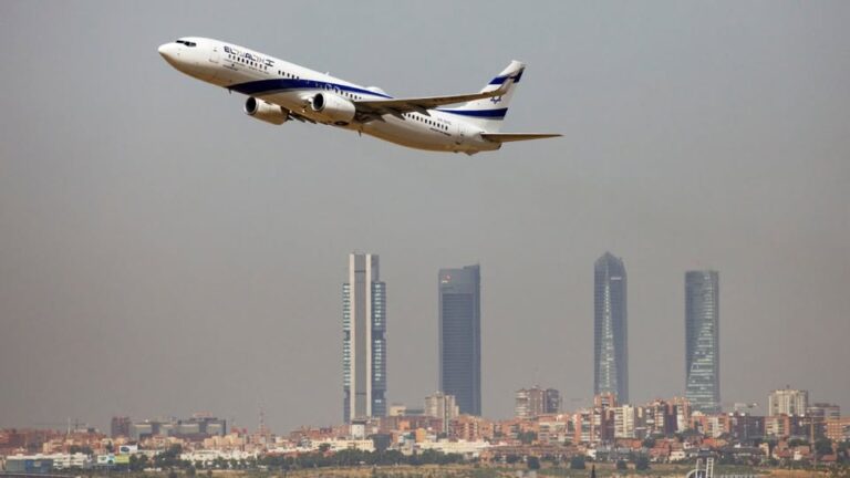 Aeropuerto de Barajas colapsa: largas filas y retrasos por falta de policías