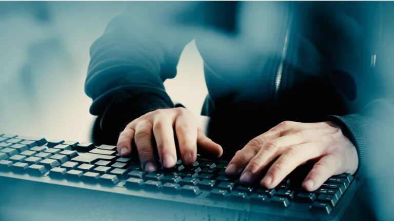 Alertan sobre fraude con falsas recompensas por “likes” en apps de mensajería