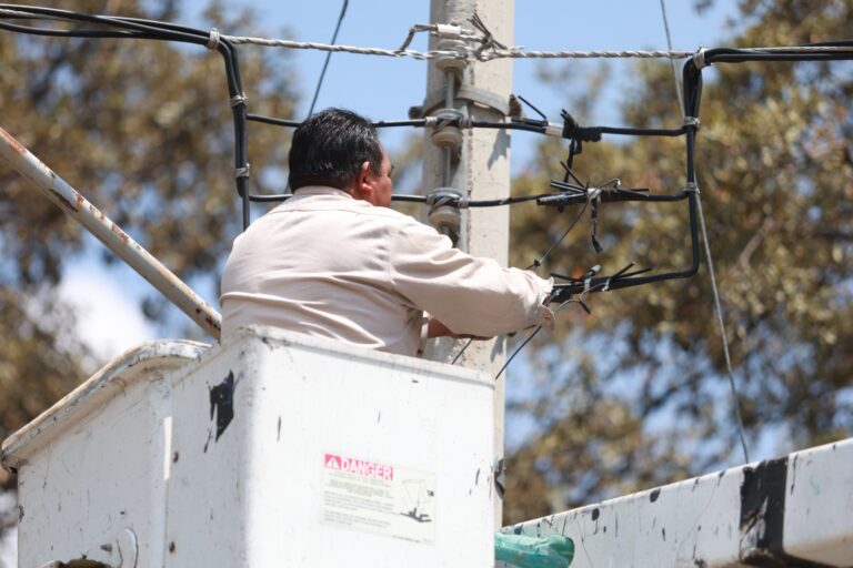 Retira Huixquilucan más de 40 mil metros de cableado en desuso para mejorar imagen urbana y seguridad