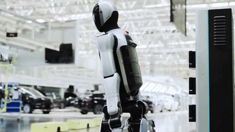 Presentan al primer robot humanoide que cambia sus propias baterías