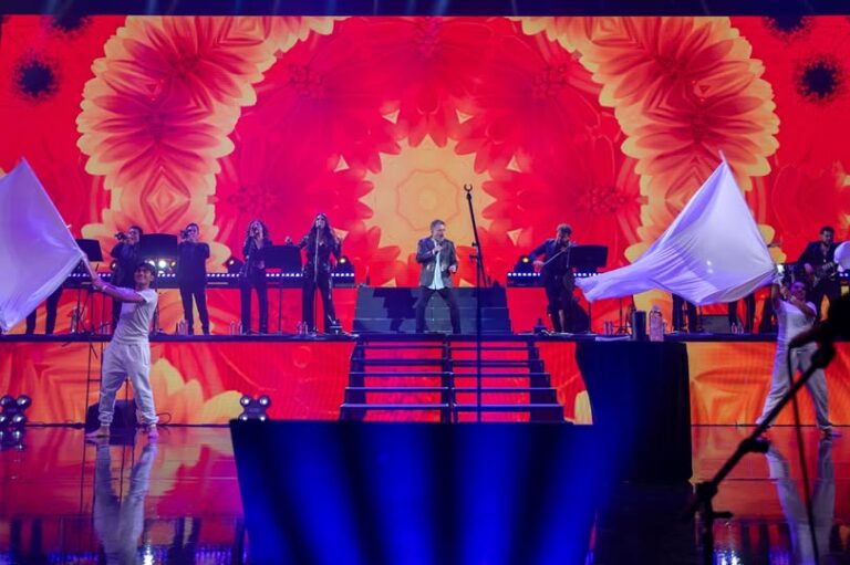 Raúl Ornelas convierte el auditorio nacional en un refugio de emociones compartidas