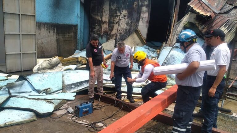 Incendio en Álvaro Obregón consume bodega y vivienda; dos mujeres atendidas por crisis nerviosa