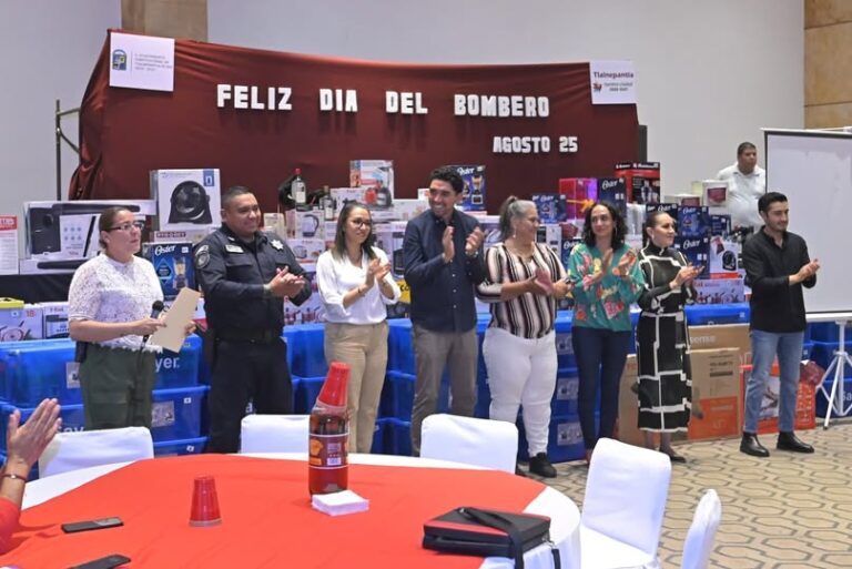Tlalnepantla honra a su Heroico Cuerpo de Bomberos en su día