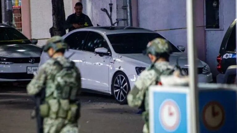 Ataque armado frente a hospital en Culiacán deja tres muertos y tres heridos