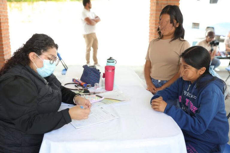 Ponemos a disposición certificados médicos gratuitos y a bajo costo para apoyar la economía familiar y cuidar la salud de los estudiantes: Romina Contreras Carrasco
