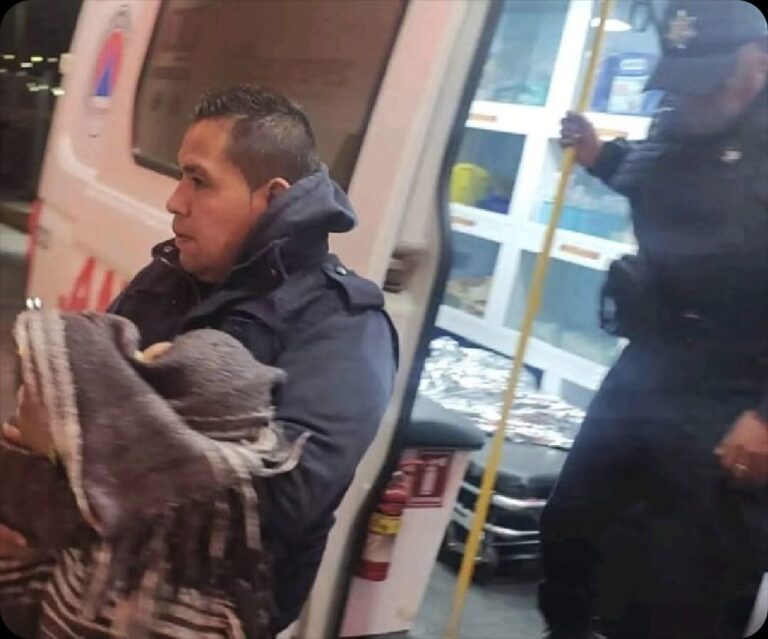 Rescatan a bebé abandonado en la vía pública en Ecatepec