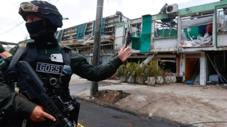 Suman tres detenidos por los atentados en Colombia que dejaron al menos 20 muertos