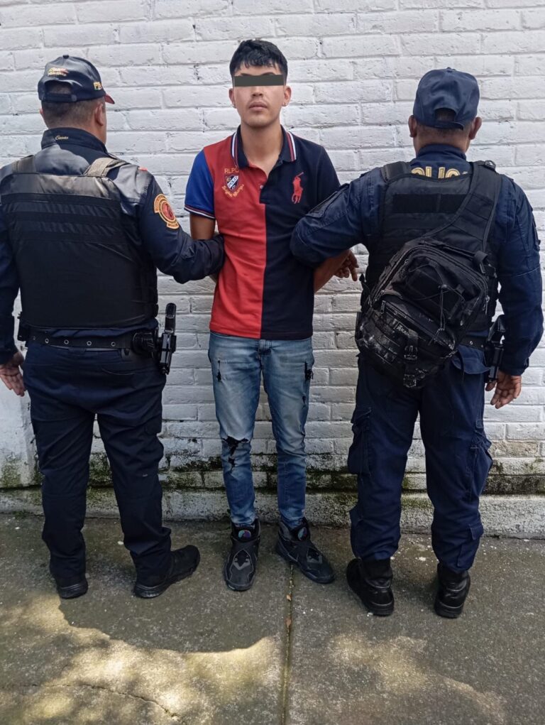 Detienen a dos hombres por robo con violencia en Álvaro Obregón