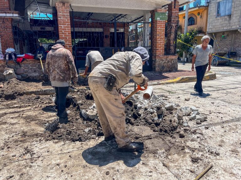 🚧 Atienden hundimiento en Axotlán: Gobierno de Cuautitlán Izcalli repara socavón en calle Mexí