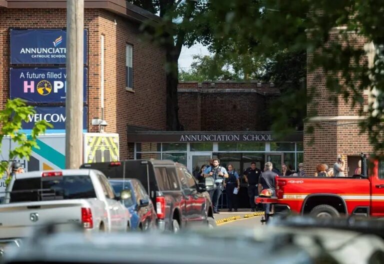 Tiroteo en una escuela católica de Minneapolis deja 2 muertos y 17 heridos