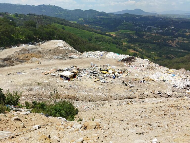 Clausuran tiradero a cielo abierto en San Francisco Chimalpa por contaminación ambiental