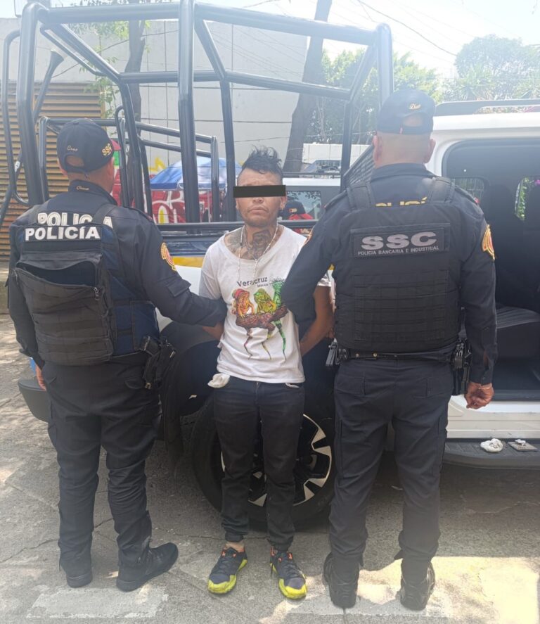 Detienen a presunto narcomenudista cerca del Metro Barranca del Muerto