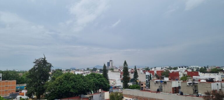Clima en CDMX: lunes con lluvias fuertes, posible granizo y descenso de temperatura por la noche