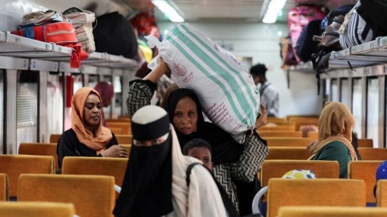 Suman miles de desplazados en la última semana por ataques paramilitares en Sudán