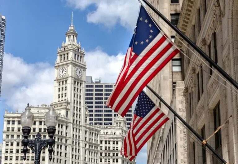 Trump impondrá una tarifa de 100 mil dólares al año para las visas H-1B