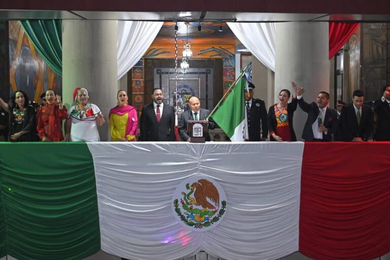 Raciel Pérez Cruz da un histórico Grito de Independencia en Tlalnepantla con llamado a la igualdad y contra el racismo y el machismo