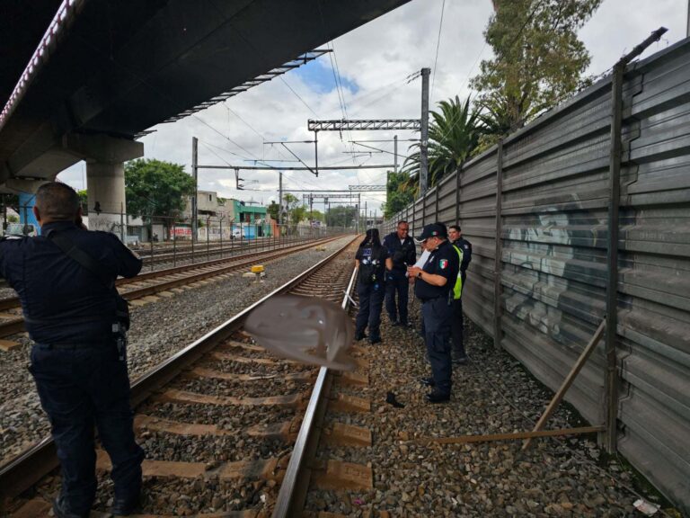 Hombre pierde la vida tras presunto suicidio en puente vehicular de San Rafael, Tlalnepantla
