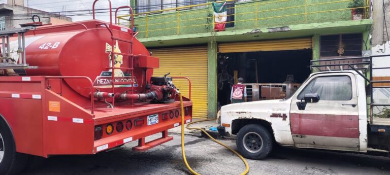 Nezahualcóyotl activa 35 pipas tras daño en pozo 305 por caída de rayo