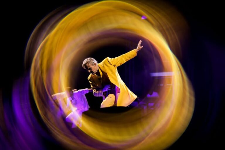 Miguel Bosé llega para iluminar con su “Importante Tour” y celebrar su legado