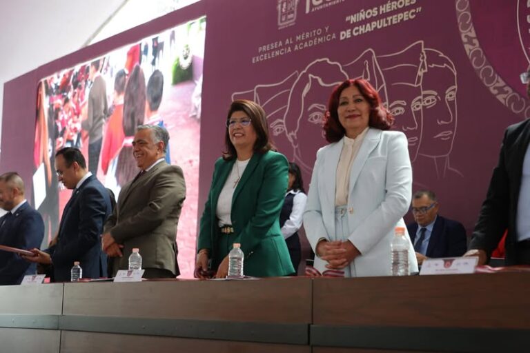 Reconocen en Tecámac a 89 estudiantes con la Presea al Mérito y Excelencia