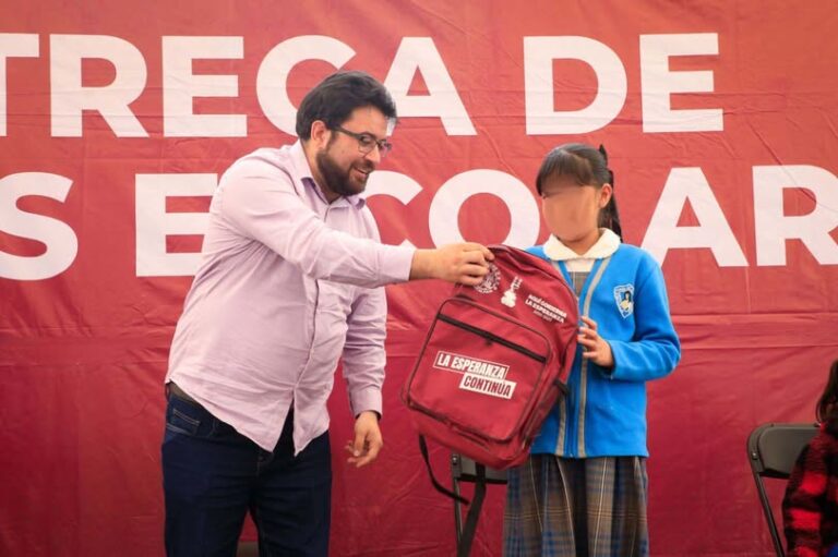 Naucalpan refuerza el regreso a clases: 1,200 kits escolares para Lomas de San Agustín