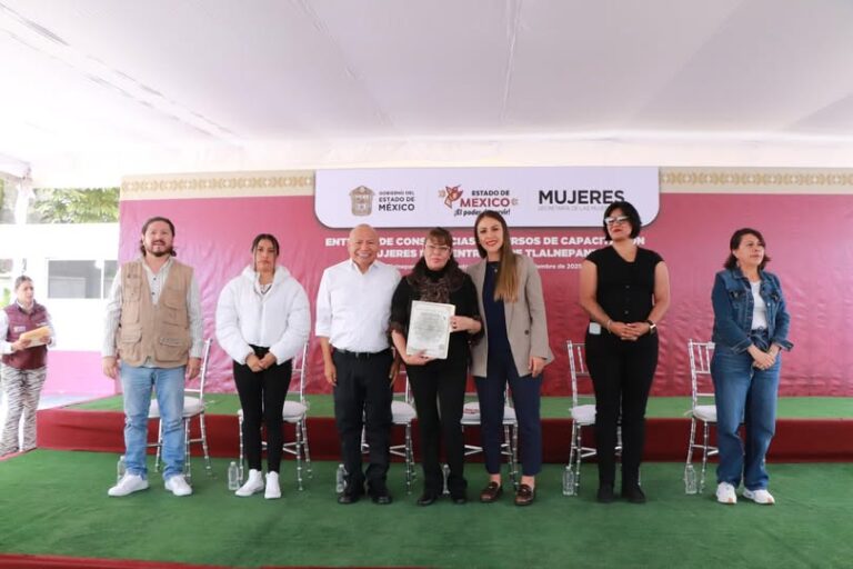 Mujeres de Tlalnepantla concluyen capacitación en oficios y reciben constancias en el Centro LIBRE