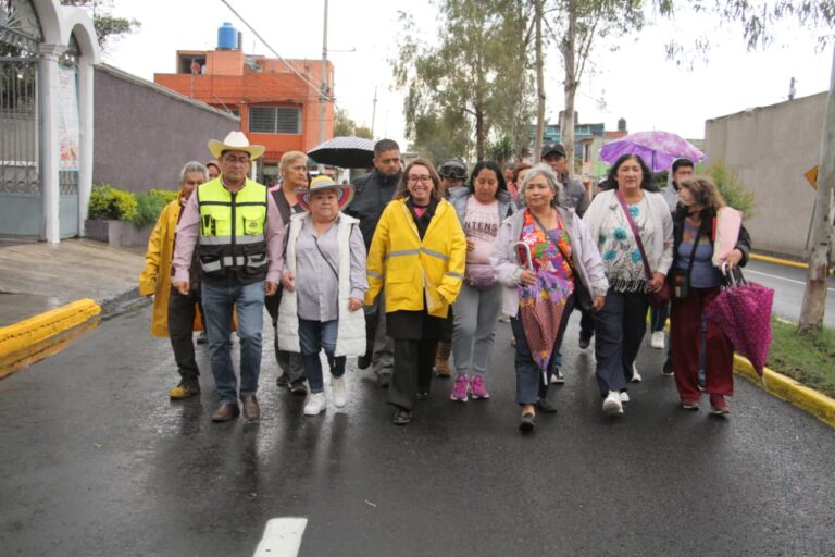Ecatepec pavimenta en tiempo récord avenida Altavilla y beneficia a 12 mil habitantes