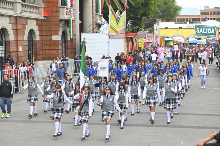Más de 2 mil 400 participantes dan vida al Desfile de Independencia en Tlalnepantla