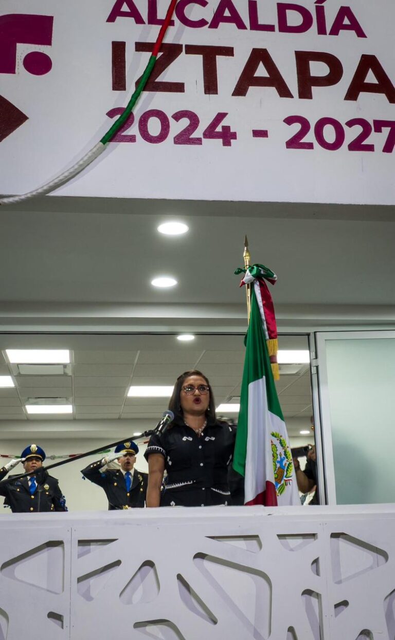 Aleida Alavez da su primer Grito de Independencia en Iztapalapa con un llamado a la igualdad y solidaridad