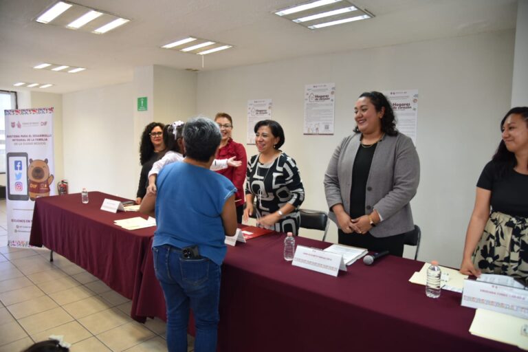 DIF CDMX reconoce a “Hogares de Corazón”; derecho a vivir en familia es irrenunciable: Beatriz Rojas