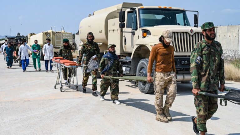 Con ayuda de organismos internacionales, Afganistán comienza rescate masivo tras sismos