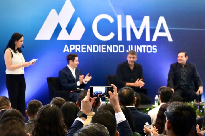 Arturo Elías Ayub en panel de CIMA: “La suerte te la generas”
