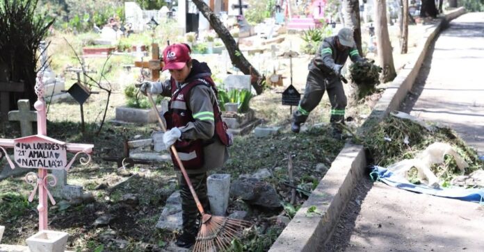 Álvaro Obregón limpia y da mantenimiento a panteones públicos rumbo al Día de Muertos
