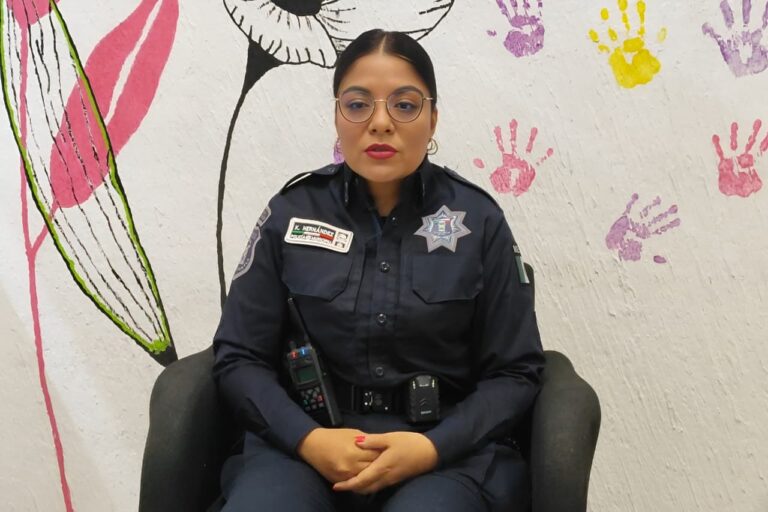 Policía de Tlalnepantla evita tragedia al rescatar a joven que intentó lanzarse de un puente