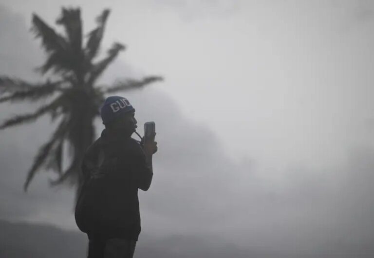 Huracán Melissa, la ‘tormenta del siglo’, toca tierra en Jamaica