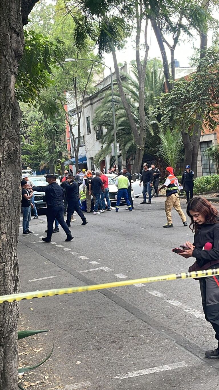 Policías de la SSC frustran asalto en la Juárez; un presunto delincuente muerto y un menor detenido