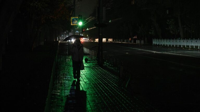 Ataque de Rusia deja sin luz a miles en Odesa, Ucrania, en plena antesala del invierno