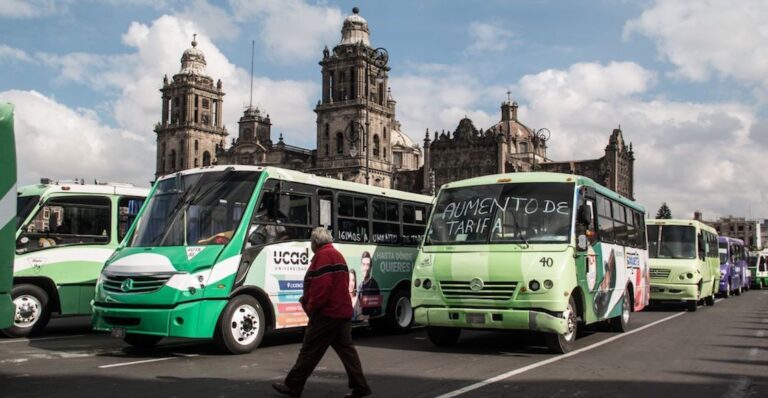 Transportistas aplazan bloqueos tras lograr mesa de diálogo con el gobierno de Clara Brugada