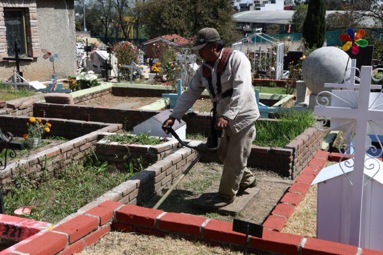 Garantizamos panteones limpios y seguros para honrar a nuestros seres queridos: Romina Contreras