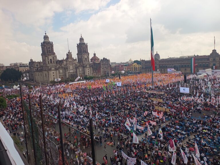 Acuden miles al Zócalo para escuhar a Sheinbaum