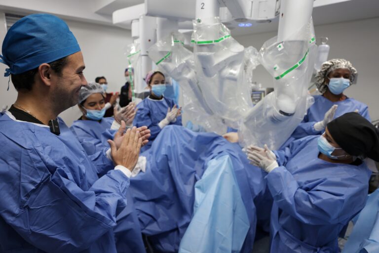 ISSSTE realiza con éxito las primeras cirugías con el robot Da Vinci Xi en el Hospital “20 de Noviembre”
