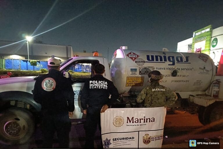 Suspenden pipa de gas por maniobras riesgosas en zona habitacional de Ecatepec