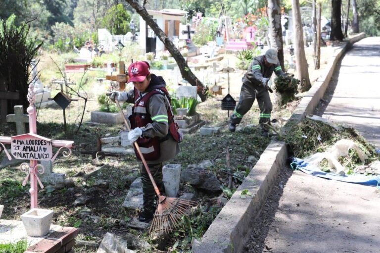 Álvaro Obregón limpia y da mantenimiento a panteones públicos rumbo al Día de Muertos