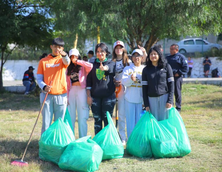 Aquí estamos con la comunidad promoviendo el deporte: Azucena Cisneros
