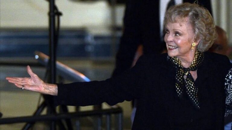 Muere a los 100 años June Lockhart, actriz de “Lassie” y “Perdidos en el espacio”