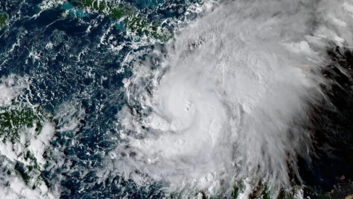 Huracán Melissa alcanza categoría 4 sin peligro para México