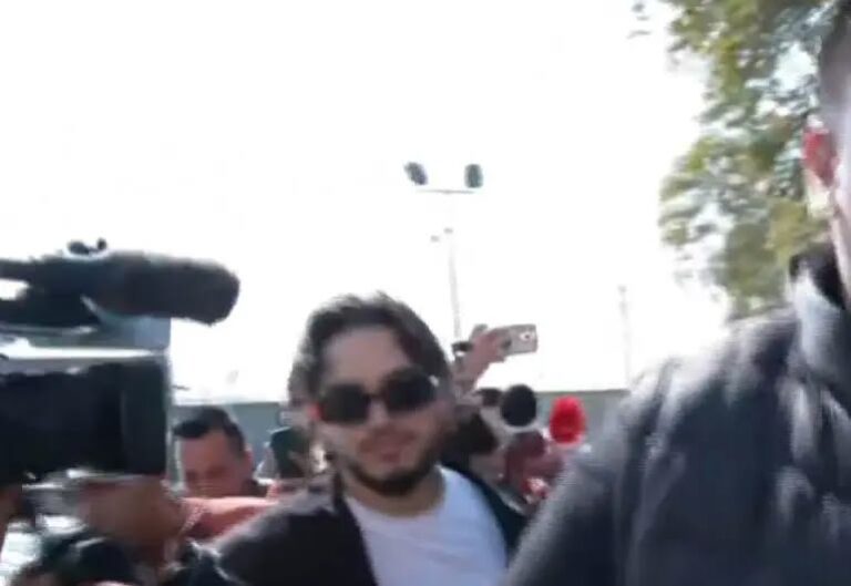 ‘No fuimos vinculados a proceso’ Christian Nodal respira aliviado tras 17 horas de audiencia